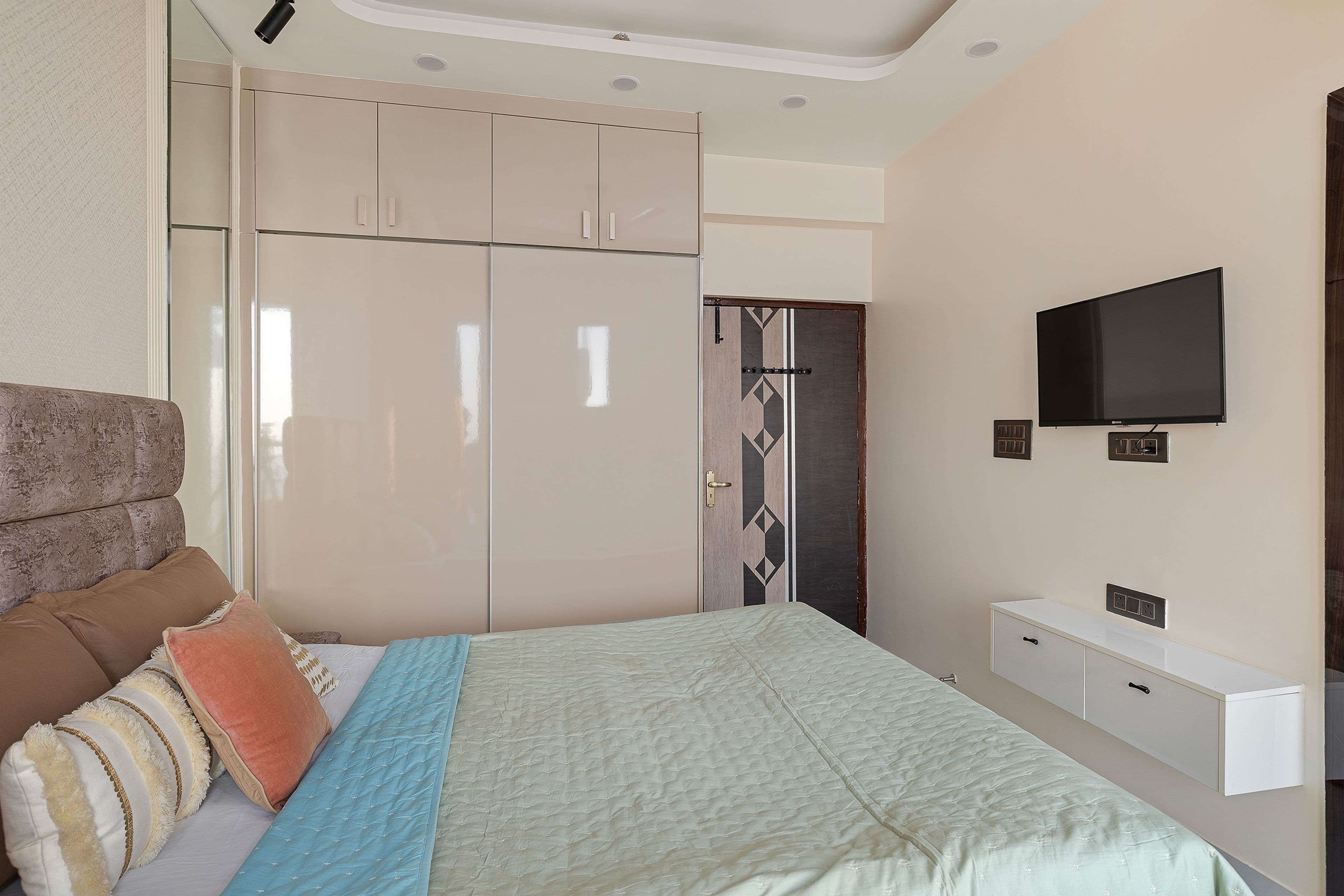 Modern Sliding Wardrobe - Image 3